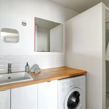 Notre Dame & La Seine With Balcony - Cityapartmentstay *