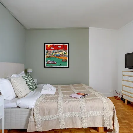Notre Dame & La Seine With Balcony - Cityapartmentstay